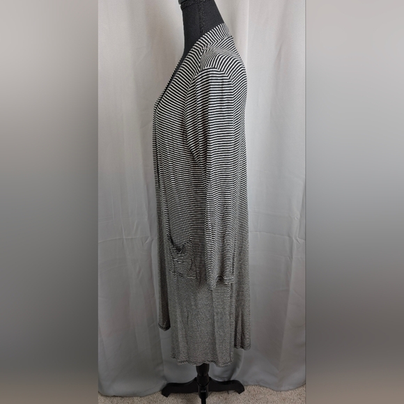 Kye Mi Striped Women's Cardigan - Picture 3 of 7